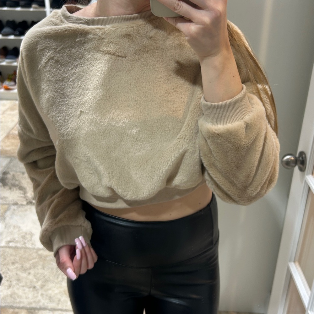Hyfve Hyfve Hyfve Crop Fleece Top